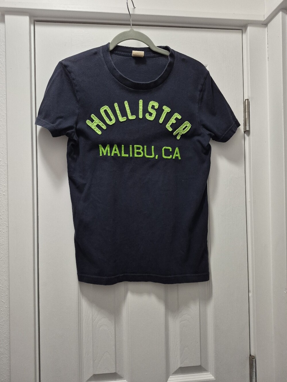 Hollister  Navy T-Shirt with Green Logo - Malibu, CA